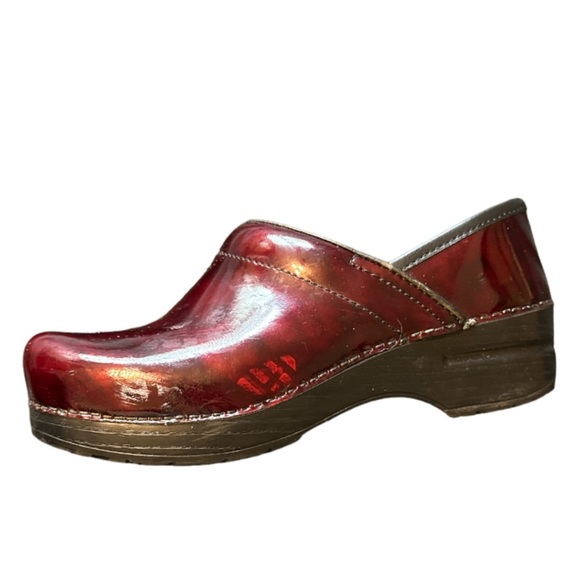 Dansko Shoes - Dansko Classic Clog Red Patent Leather Oiled Resistant and Comfortable sz 37 6.5